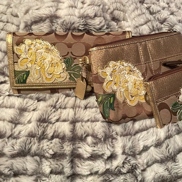 @@RARE FIND!!@@~Vintage 2008.Coach signature stripe floral appliqué wallet - Picture 11 of 11